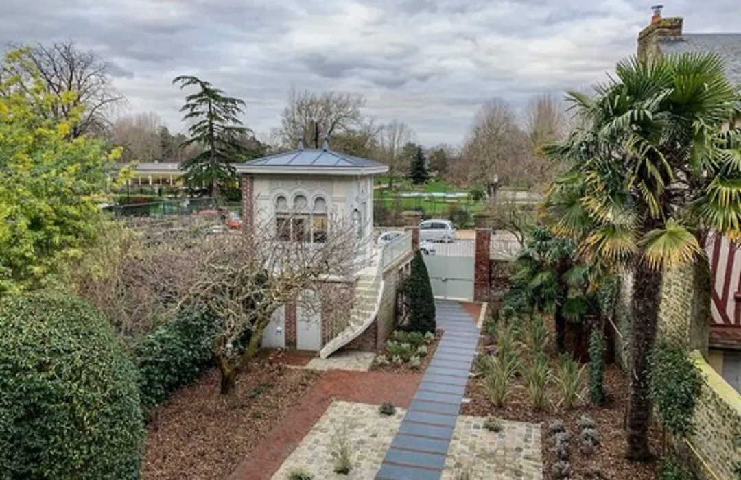 La Petite Folie-1